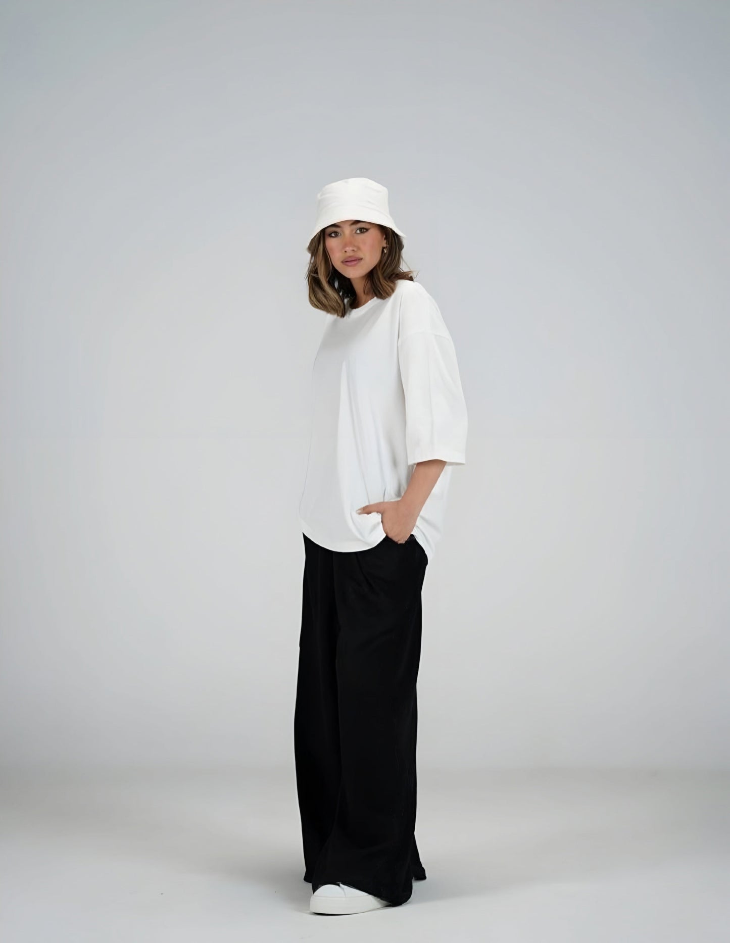 Oversized Comfort Mode | White & Black